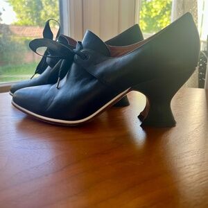 Pompadour Leather 18th Century Shoes (Black)(1680-1760)